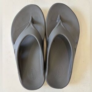 OOFOS Recovery Flip Flops